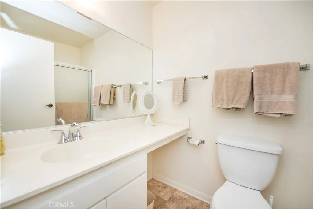 6087 Montecito Circle 4, Palm Springs, California 92264 home-pic-24