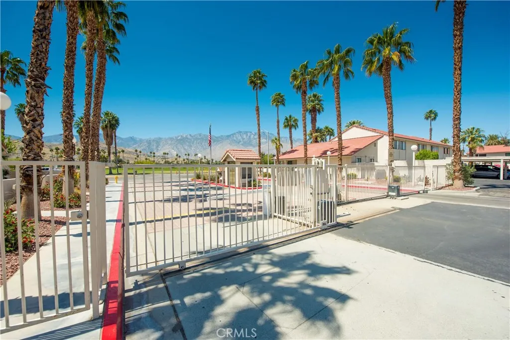 6087 Montecito Circle 4, Palm Springs, California 92264 home-pic-40