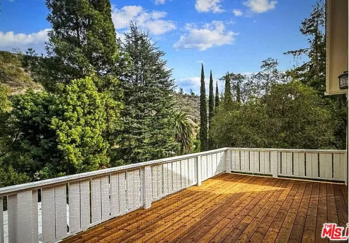 Deck upper level