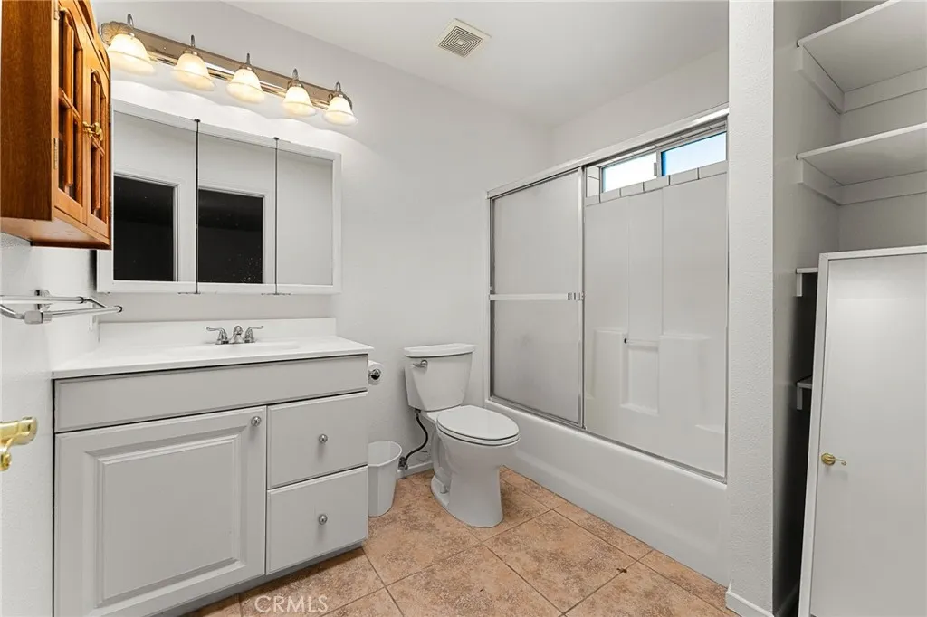 55689 Highland, Yucca Valley, California 92284 home-pic-17