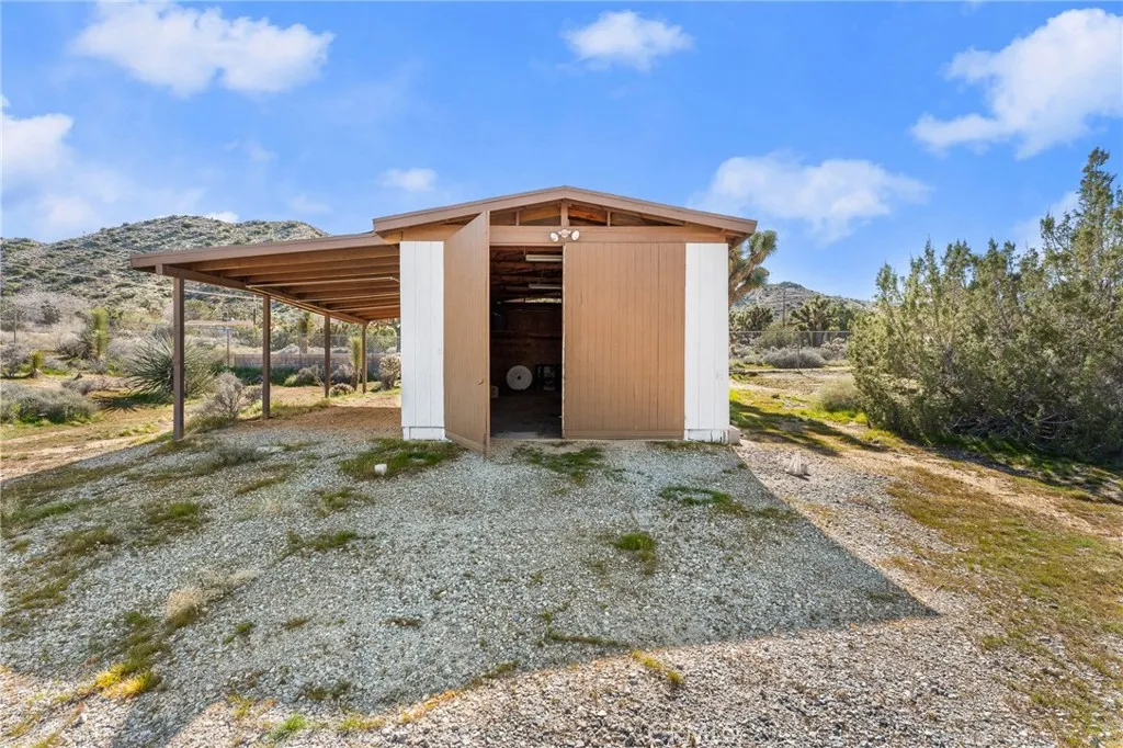 55689 Highland, Yucca Valley, California 92284 home-pic-28