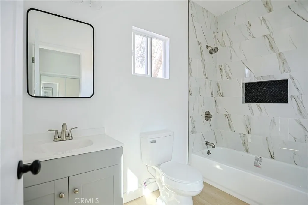 1641 E 50th, Los Angeles, California 90011 home-pic-18