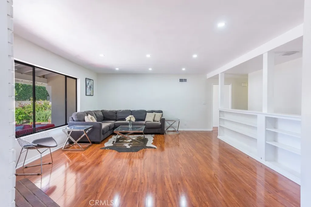 6563 Bianca, Van Nuys, California 91406 home-pic-14