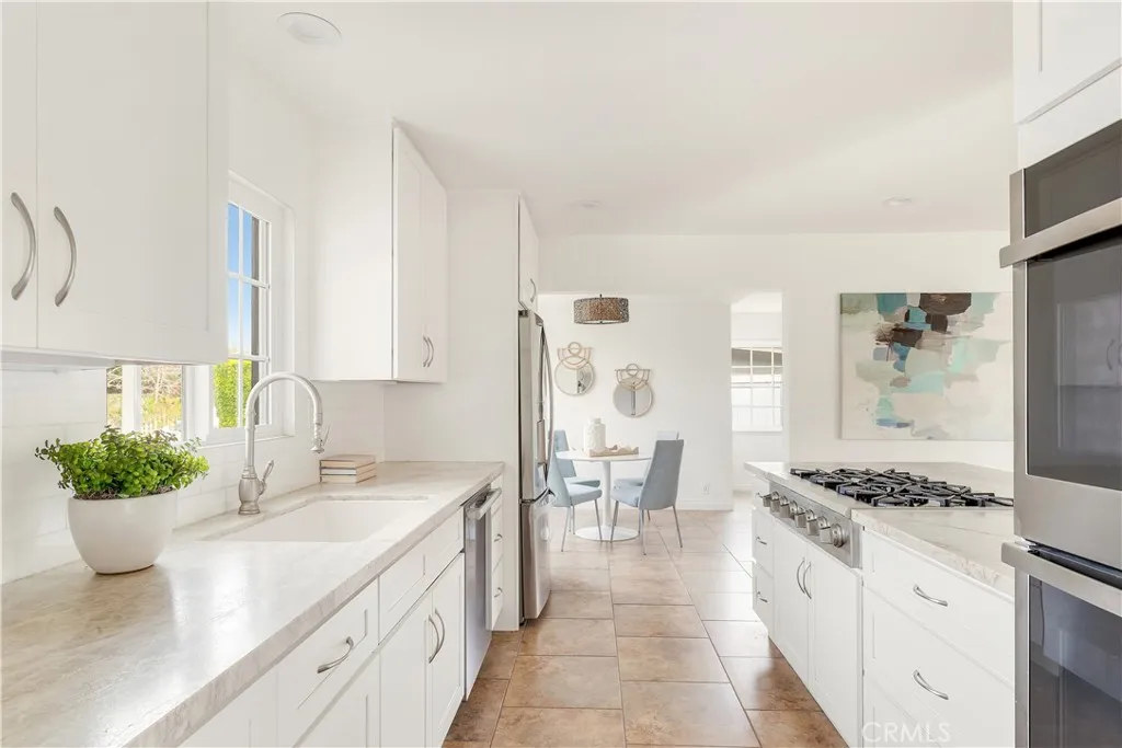 469 Lenwood Circle, Costa Mesa, California 92627 home-pic-6