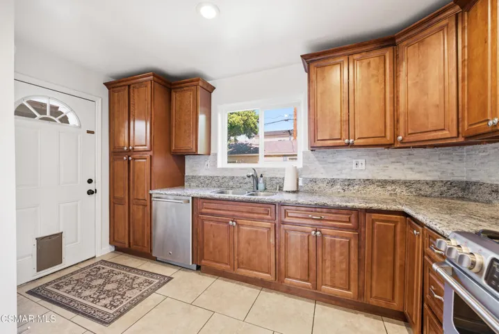 11017 Tiara St North Hollywood-18