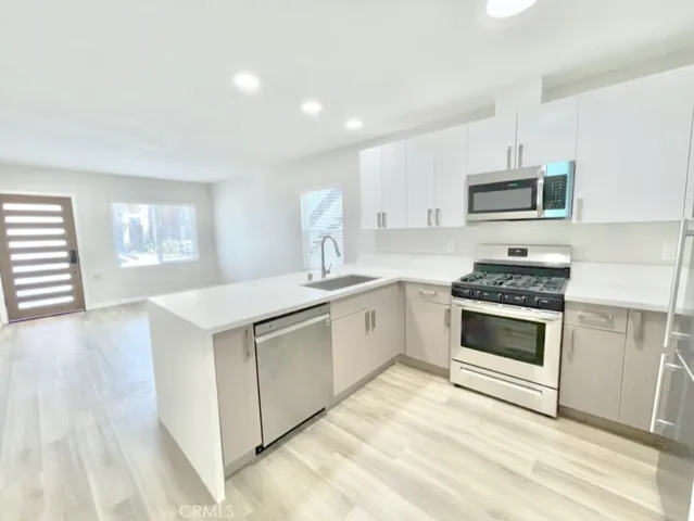 825 Manhattan, Hermosa Beach, California 90254
