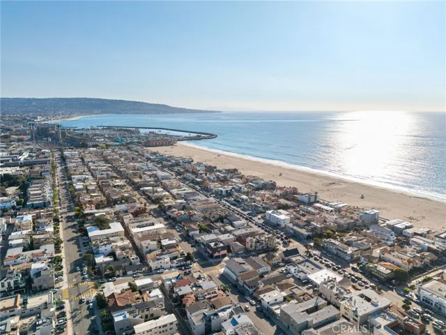 825 Manhattan, Hermosa Beach, California 90254