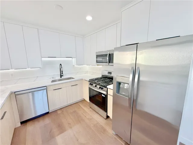 825 Manhattan, Hermosa Beach, California 90254