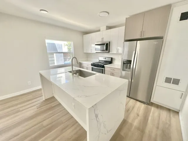 825 Manhattan, Hermosa Beach, California 90254