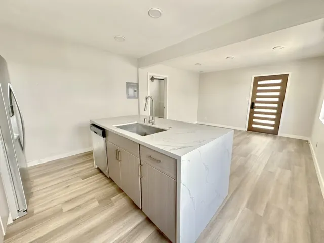 825 Manhattan, Hermosa Beach, California 90254