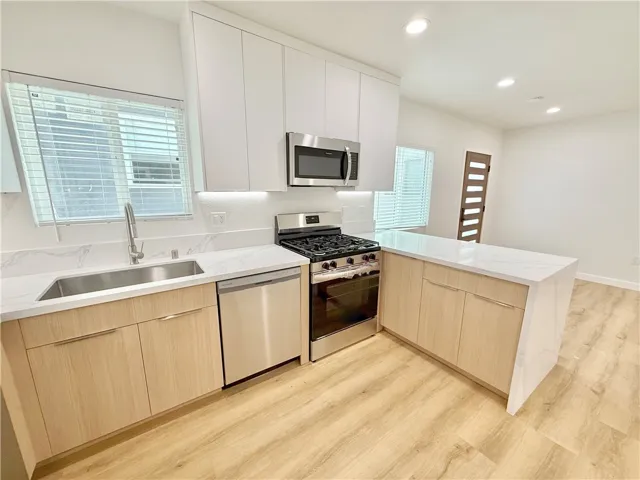 825 Manhattan, Hermosa Beach, California 90254