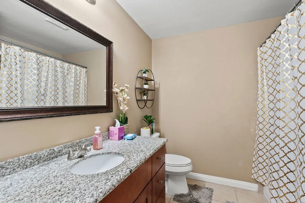 1101 W Macarthur 244, Santa Ana, California 92707 home-pic-11