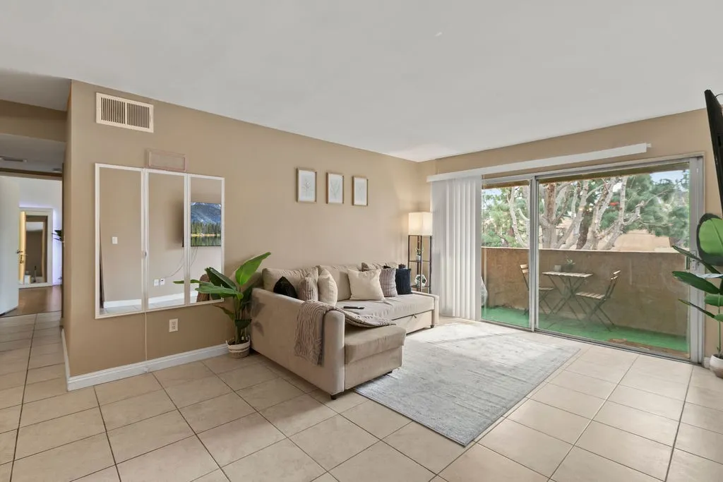 1101 W Macarthur 244, Santa Ana, California 92707 home-pic-4