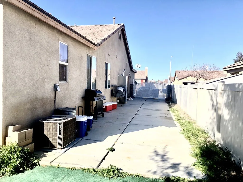 11843 Broad Oak Court, Adelanto, California 92301 home-pic-14