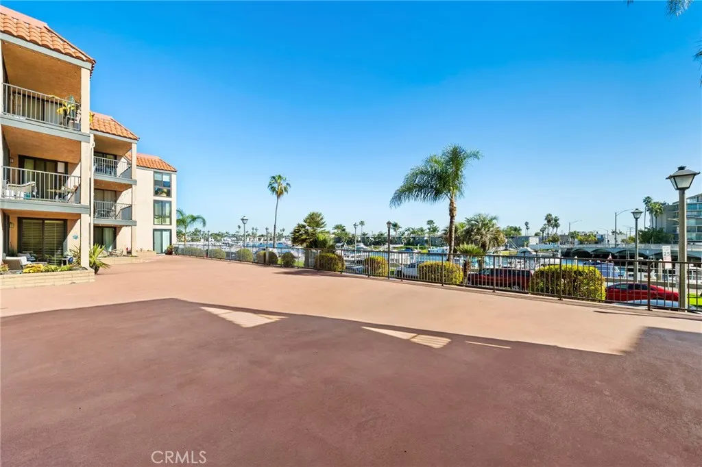 201 Bay Shore Avenue 104, Long Beach, California 90803 home-pic-24