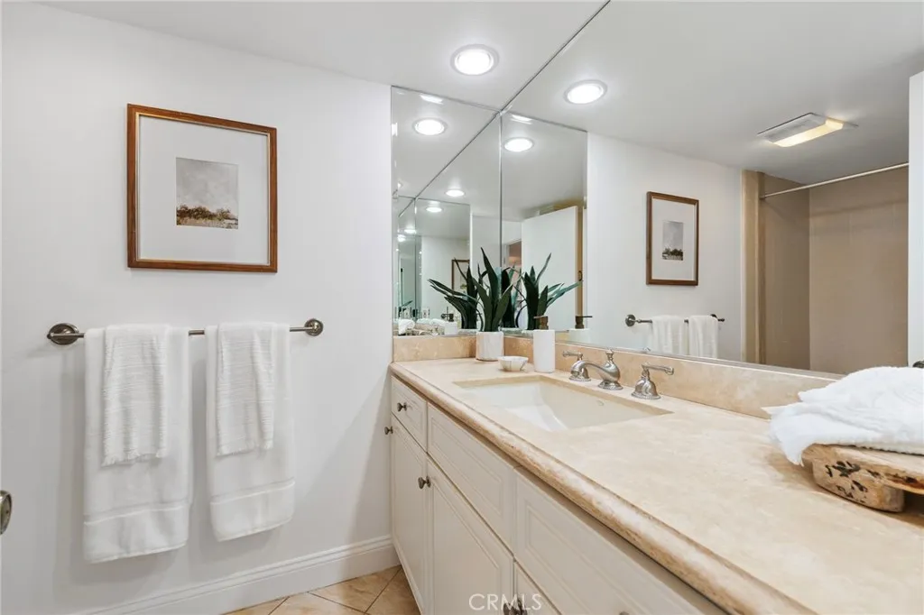 201 Bay Shore Avenue 104, Long Beach, California 90803 home-pic-14