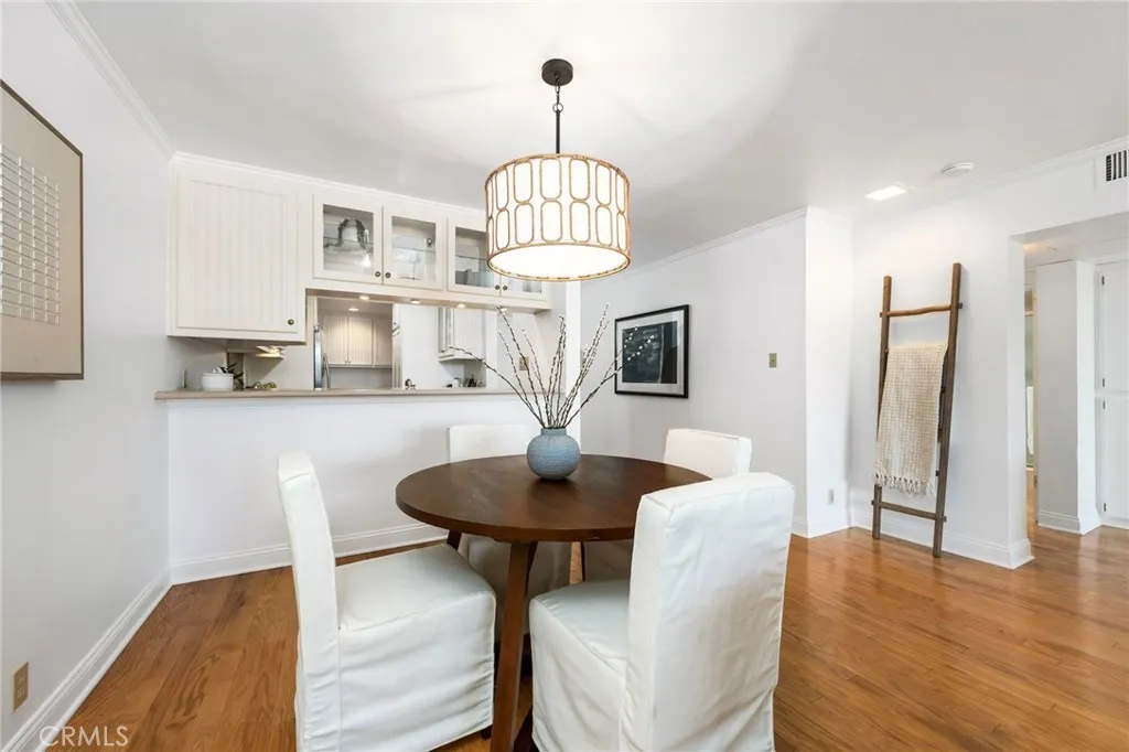 201 Bay Shore Avenue 104, Long Beach, California 90803 home-pic-4