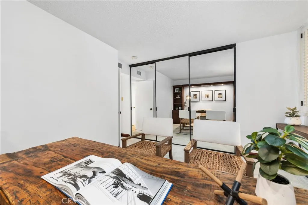 201 Bay Shore Avenue 104, Long Beach, California 90803 home-pic-16