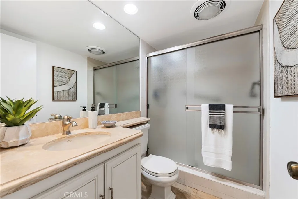 201 Bay Shore Avenue 104, Long Beach, California 90803 home-pic-18