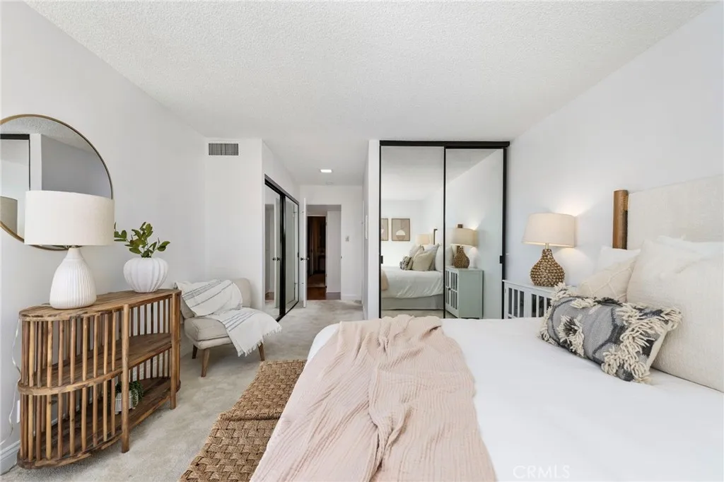 201 Bay Shore Avenue 104, Long Beach, California 90803 home-pic-12