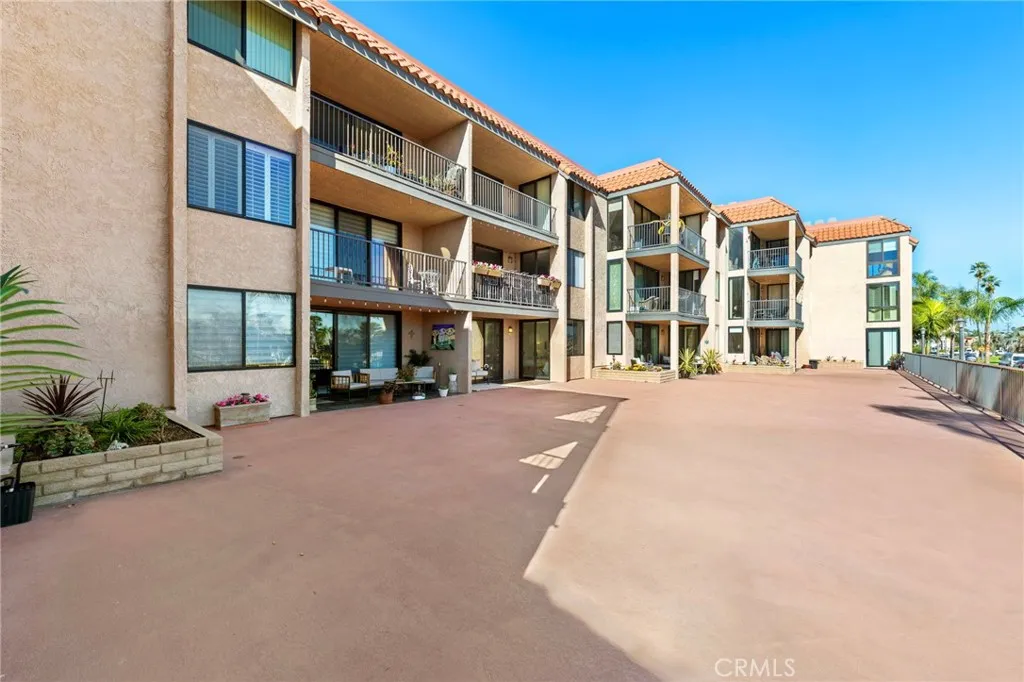 201 Bay Shore Avenue 104, Long Beach, California 90803 home-pic-25
