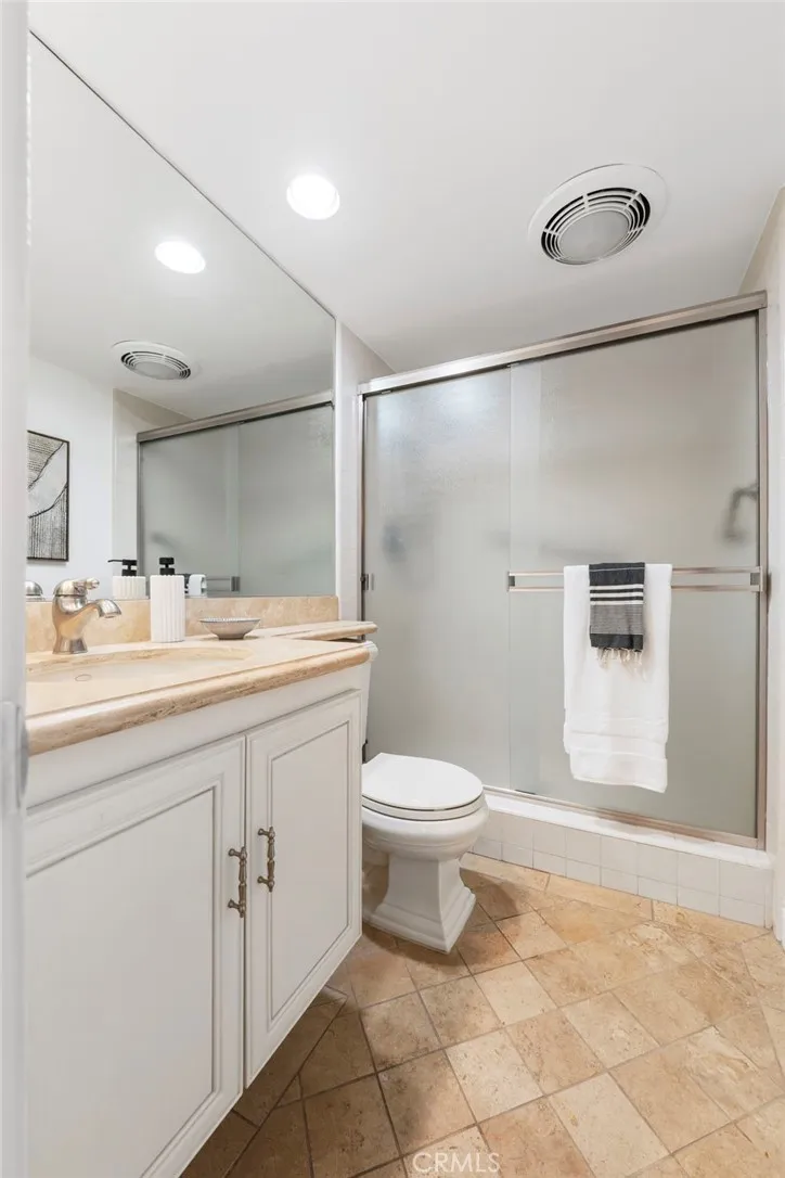 201 Bay Shore Avenue 104, Long Beach, California 90803 home-pic-17