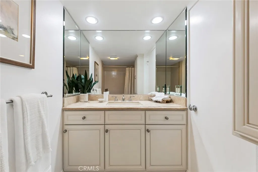201 Bay Shore Avenue 104, Long Beach, California 90803 home-pic-13