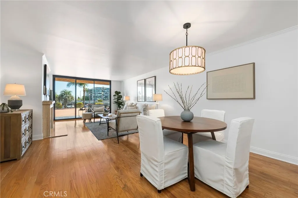 201 Bay Shore Avenue 104, Long Beach, California 90803 home-pic-3