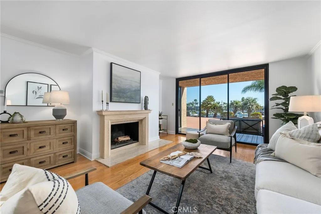 201 Bay Shore Avenue 104, Long Beach, California 90803 home-pic-1