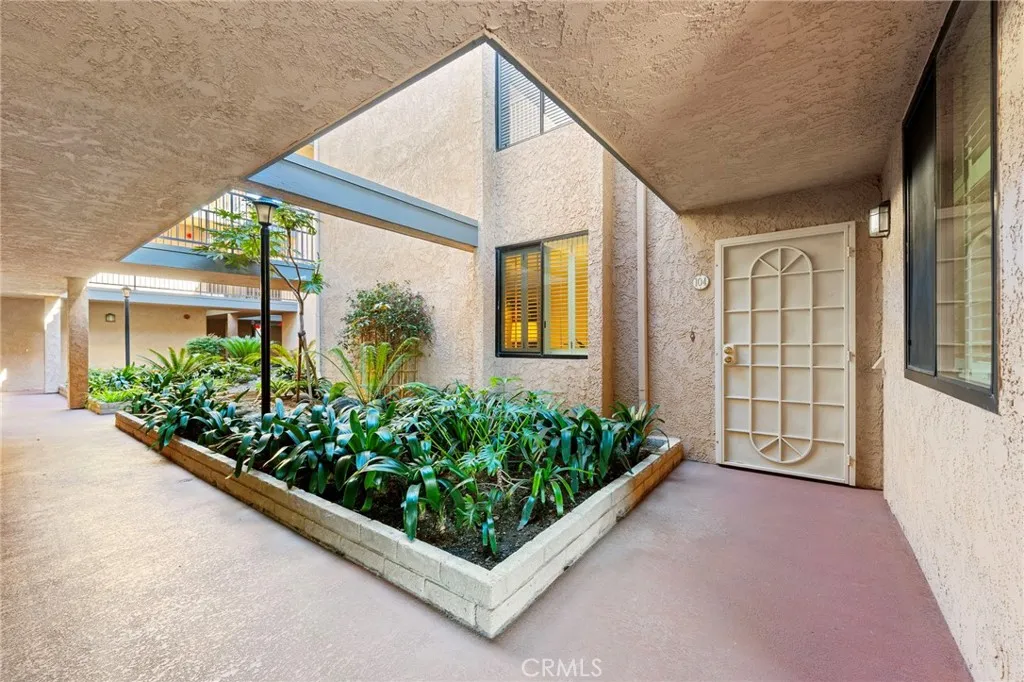 201 Bay Shore Avenue 104, Long Beach, California 90803 home-pic-22