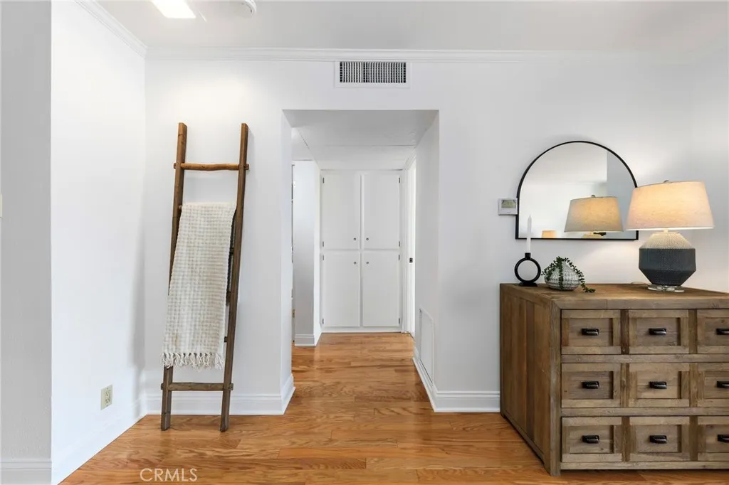 201 Bay Shore Avenue 104, Long Beach, California 90803 home-pic-9