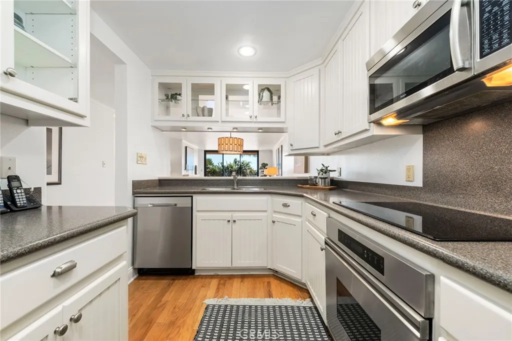 201 Bay Shore Avenue 104, Long Beach, California 90803 home-pic-6