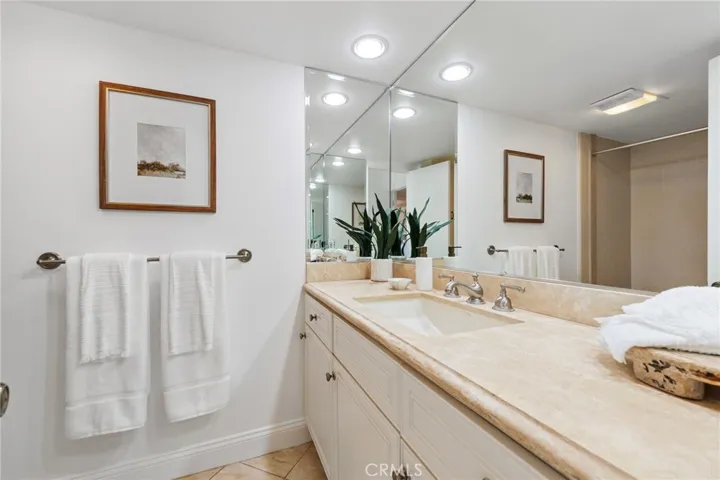 201 Bay Shore Avenue 104, Long Beach, California 90803