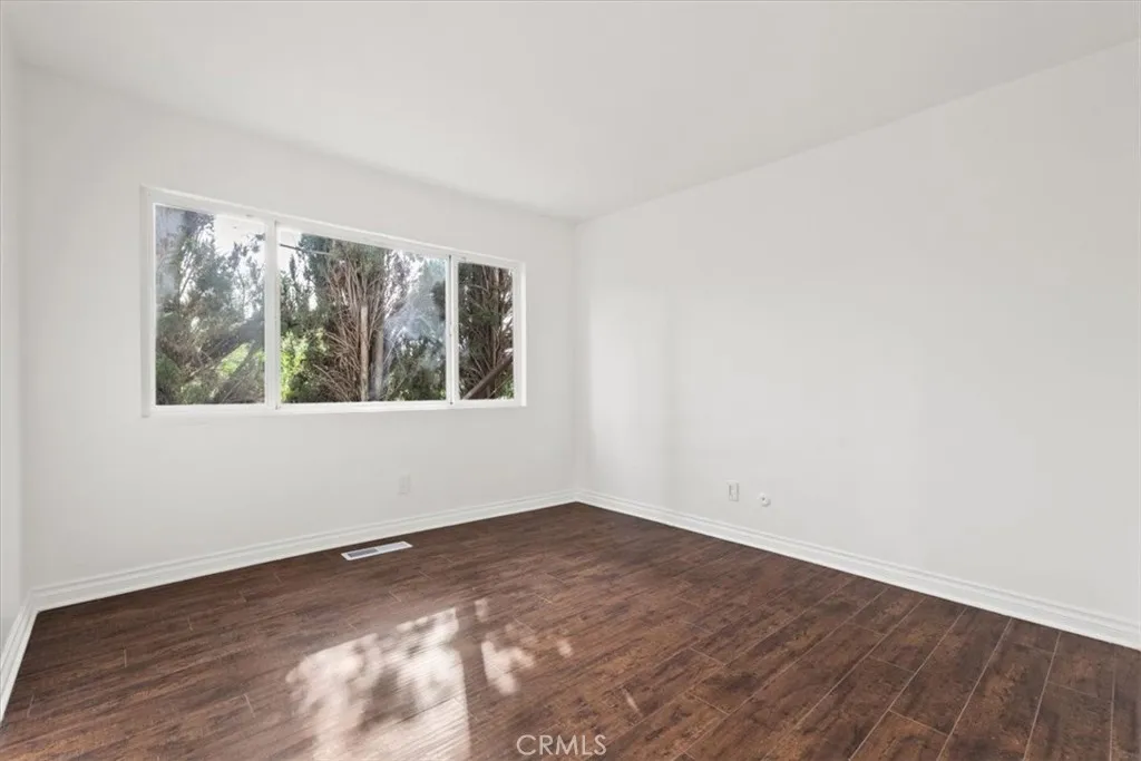 5160 Medina Road, Woodland Hills, California 91364 home-pic-24