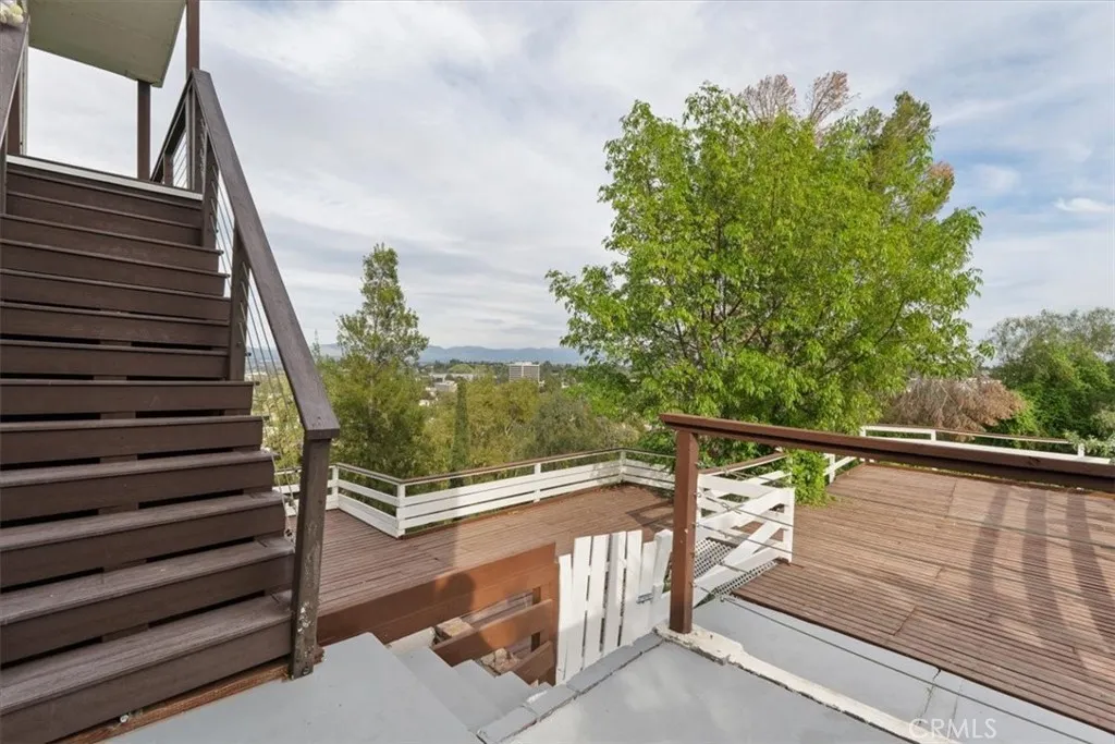 5160 Medina Road, Woodland Hills, California 91364 home-pic-39
