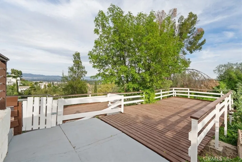5160 Medina Road, Woodland Hills, California 91364 home-pic-38