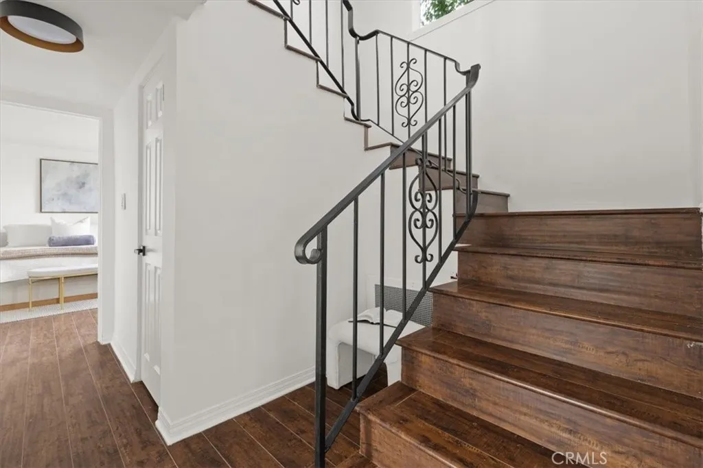5160 Medina Road, Woodland Hills, California 91364 home-pic-14