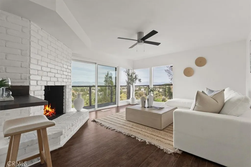 5160 Medina Road, Woodland Hills, California 91364 home-pic-15