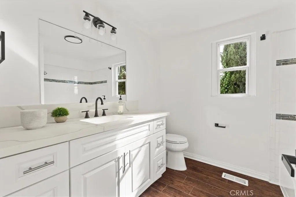 5160 Medina Road, Woodland Hills, California 91364 home-pic-26