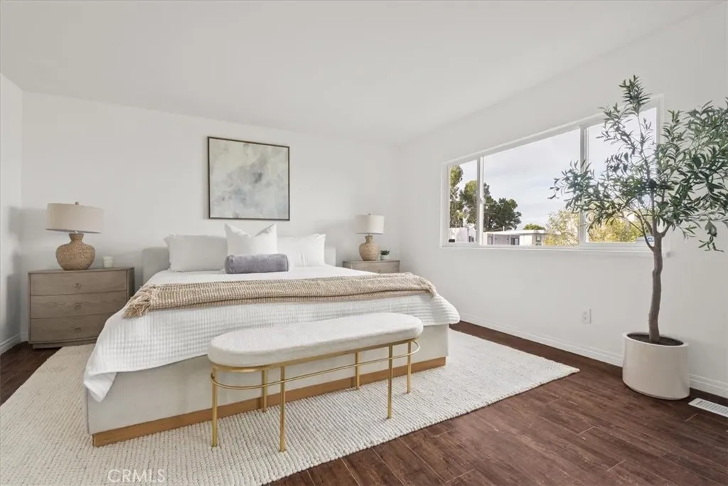 5160 Medina Road, Woodland Hills, California 91364 home-pic-21