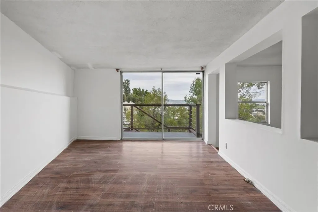 5160 Medina Road, Woodland Hills, California 91364 home-pic-55