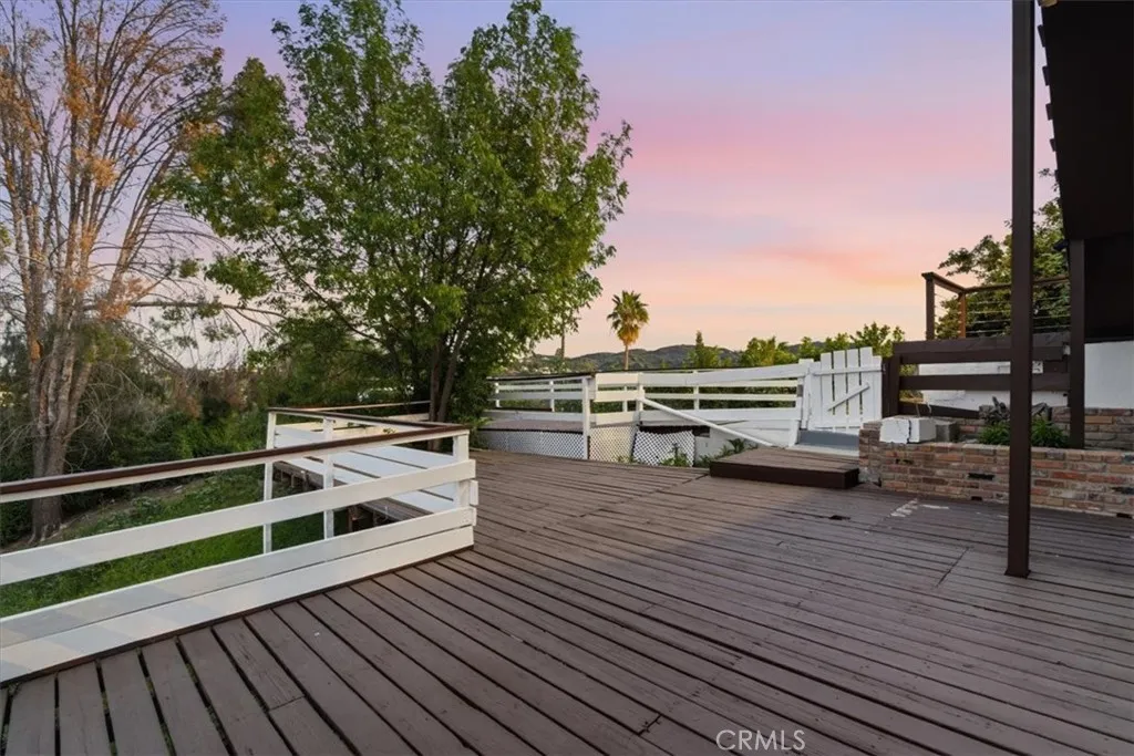 5160 Medina Road, Woodland Hills, California 91364 home-pic-33