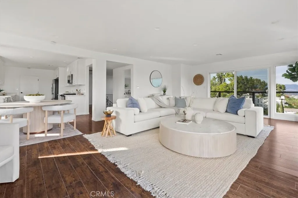 5160 Medina Road, Woodland Hills, California 91364 home-pic-7