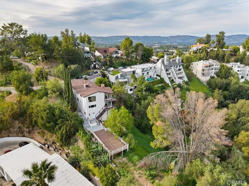 5160 Medina Road, Woodland Hills, California 91364 home-pic-44