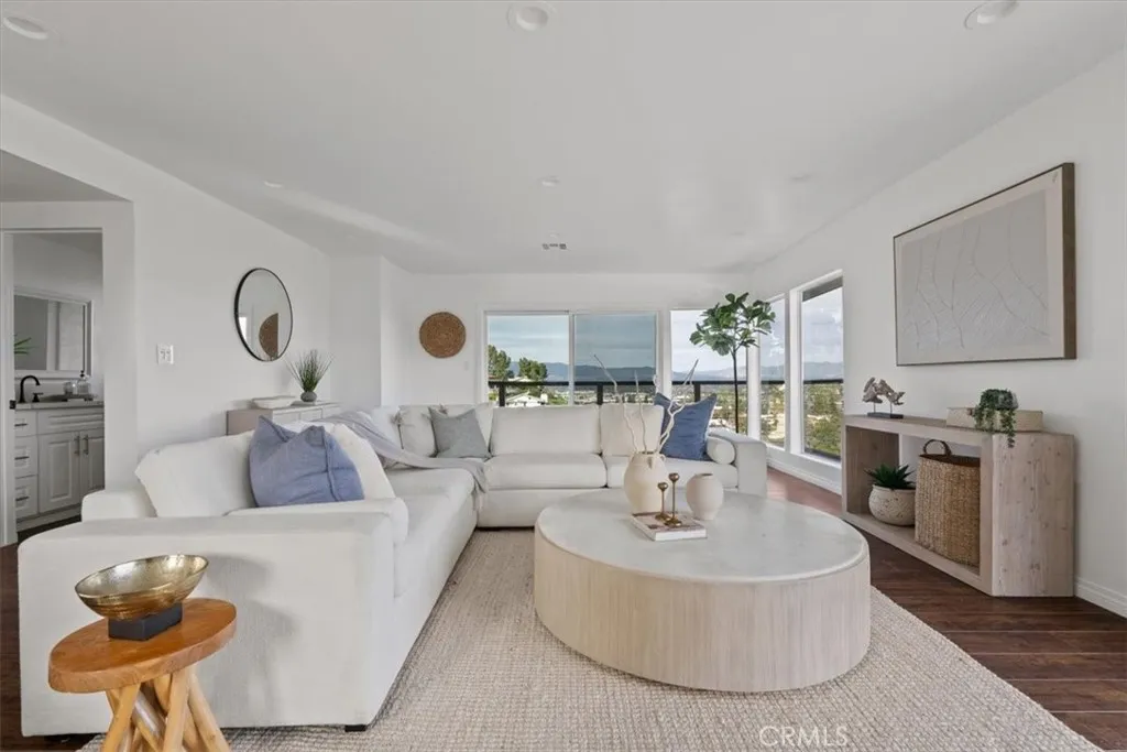 5160 Medina Road, Woodland Hills, California 91364 home-pic-6