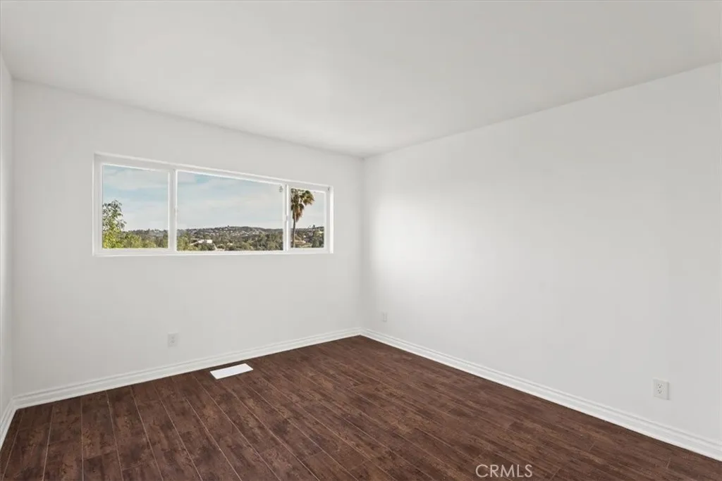 5160 Medina Road, Woodland Hills, California 91364 home-pic-28