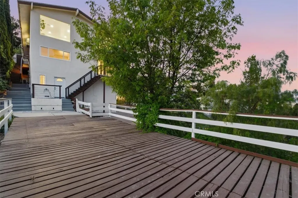 5160 Medina Road, Woodland Hills, California 91364 home-pic-32