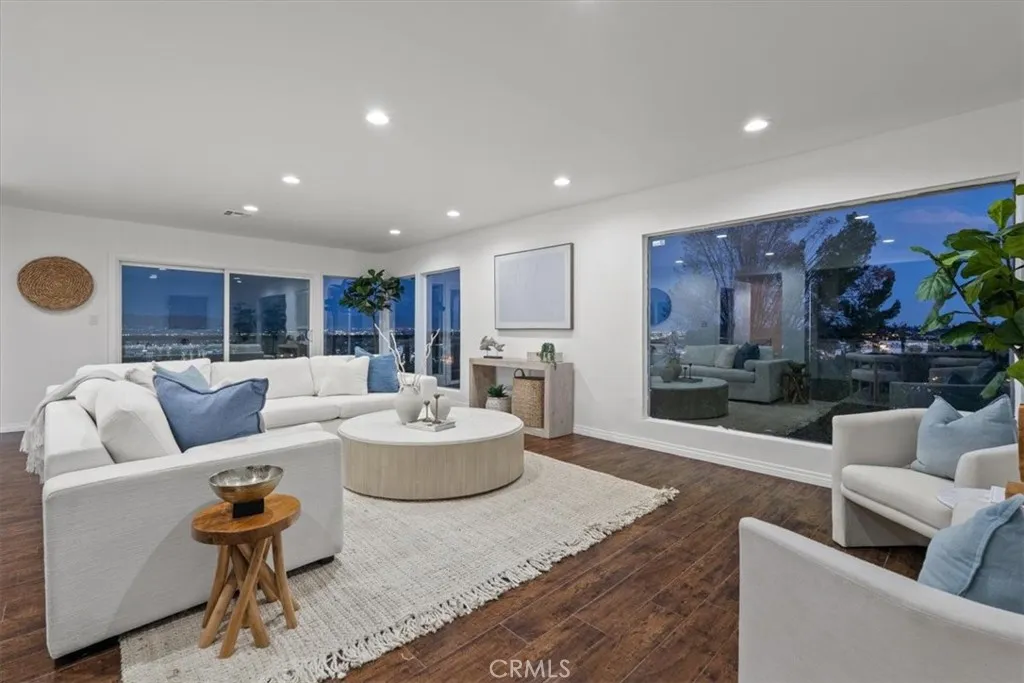 5160 Medina Road, Woodland Hills, California 91364 home-pic-2