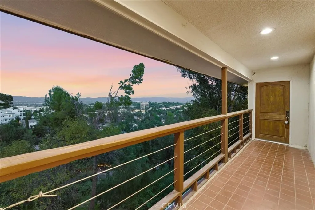5160 Medina Road, Woodland Hills, California 91364 home-pic-3