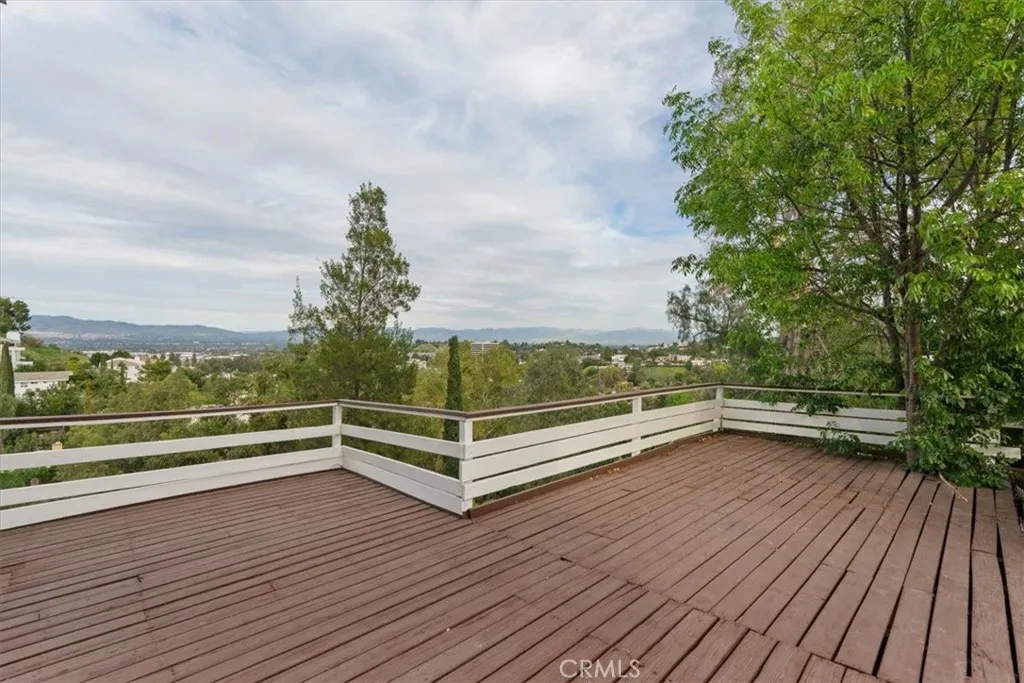 5160 Medina Road, Woodland Hills, California 91364 home-pic-41